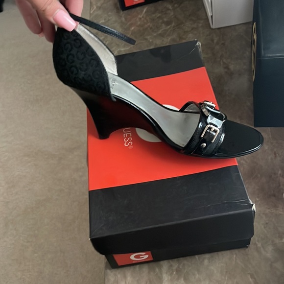 Womens guess wedge. Black, size 8.5. Only worn once for 1 hour. - Picture 4 of 7